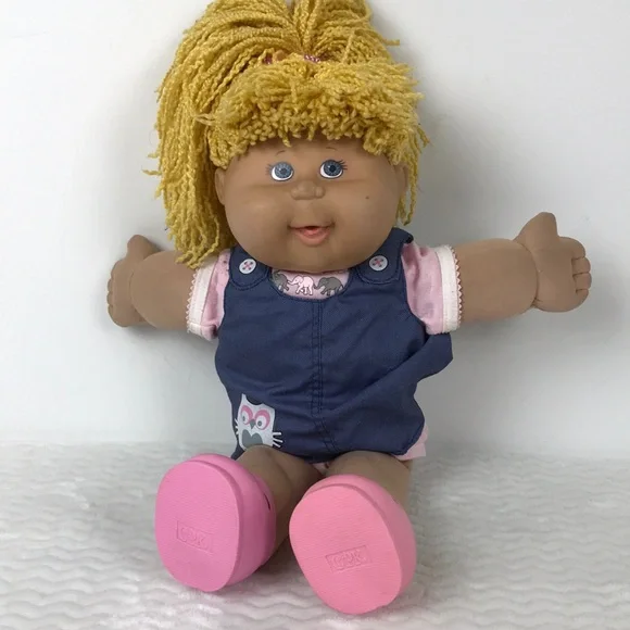 Cabbage Patch doll - Picture 1 of 16